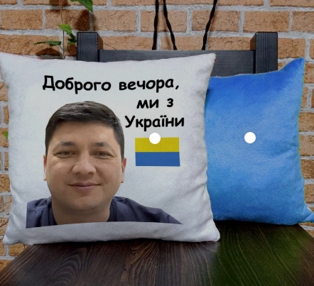 Футболка &quot;как у Зеленского&quot;: как в мире распространяется тренд на все украинское (фото)